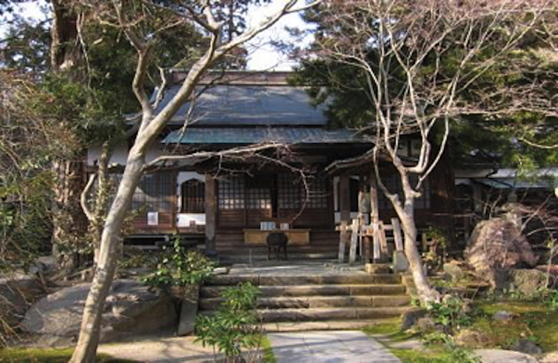 覚園寺本堂